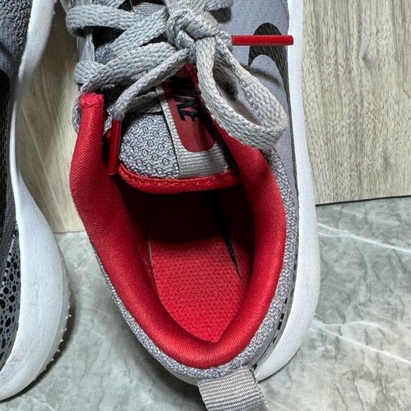 BOYS~ Size 1Y - Nike Roshe Golf Cement Grey - Picture 3 of 7